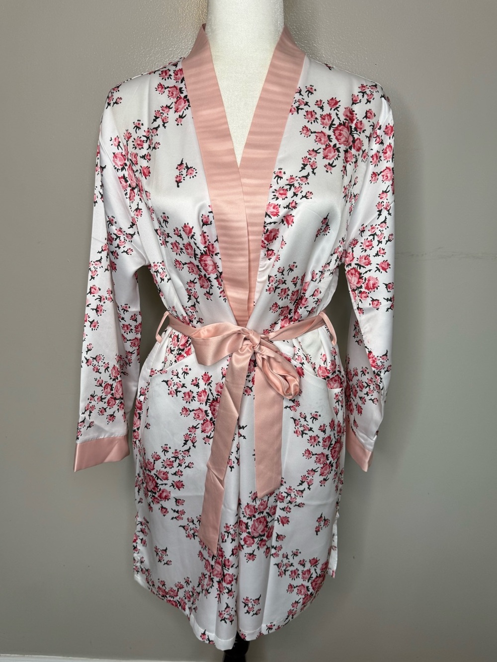 Morgan Lane for FabFitFun White Satin Floral Robe with Blush Trim S/M